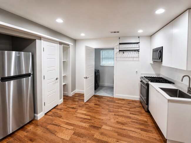 Foto del edificio - 3825 Dismount St