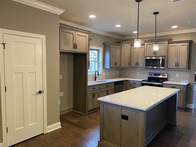 Foto del edificio - 527 Cumberland Pointe Ln