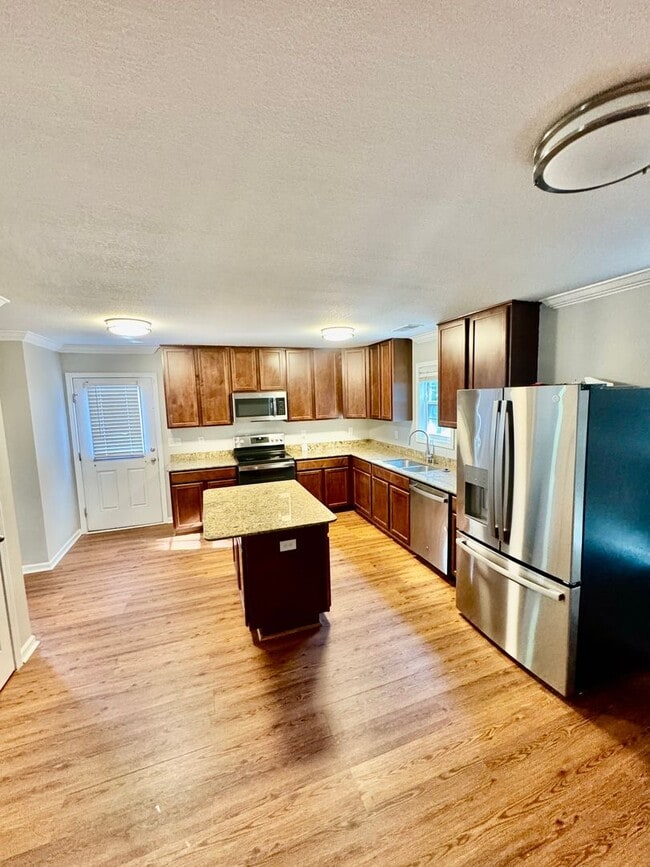 Building Photo - Blythewood home near Ft Jackson & Scout Mo...