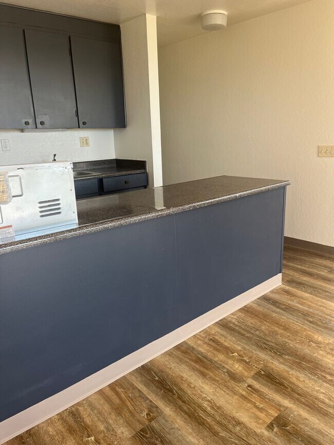 Foto del edificio - Rare 3 bedroom unit with 2 parking stalls