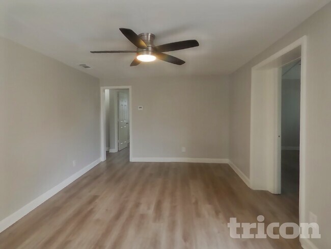 Foto del edificio - 5807 Ricker Rd