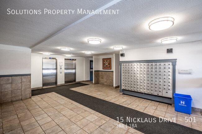 Photo du bâtiment - Gorgeous 3 Bedroom Condo Unit at the Base ...