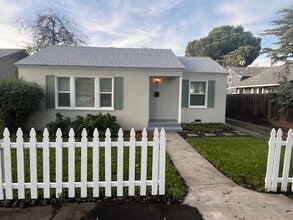 Building Photo - 568 E 9th Ave