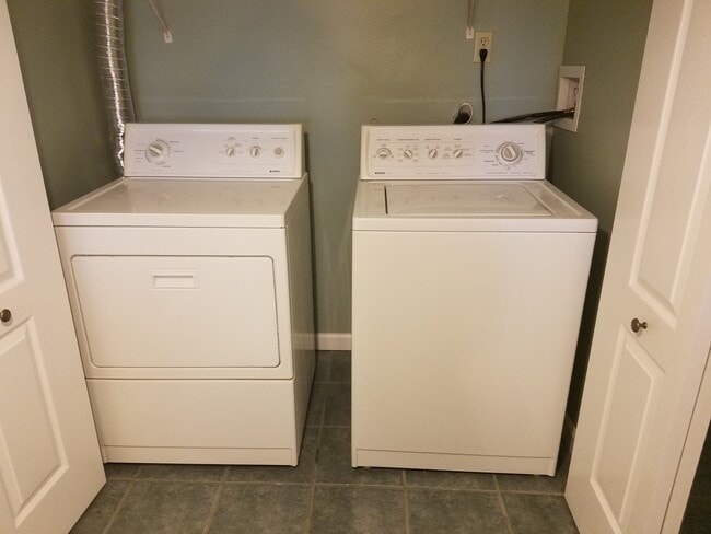 Photo - 5421 Vineland Rd Townhome