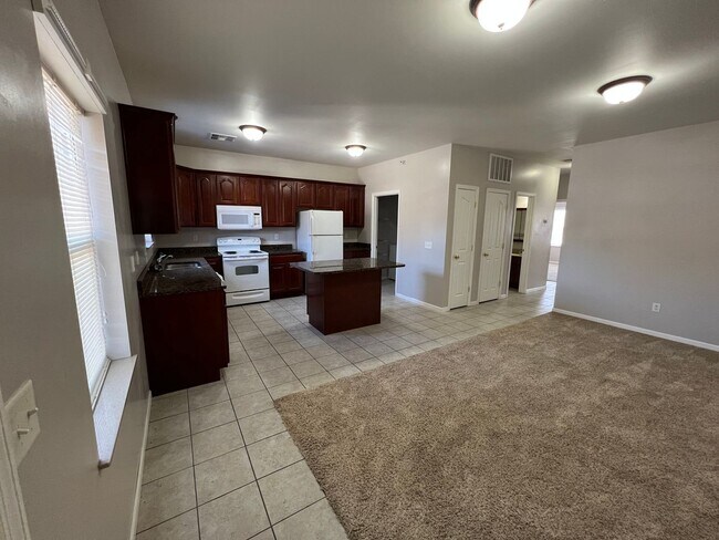 Foto del edificio - Leasing for 25/26 School Year