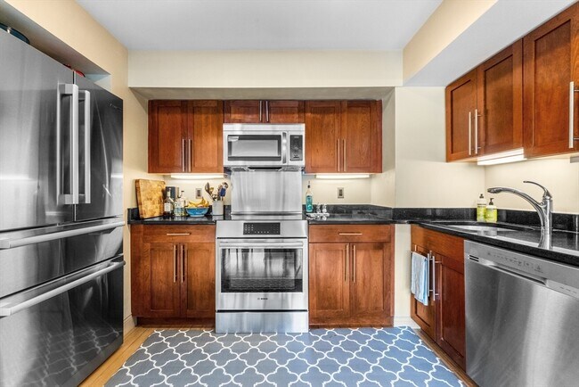 Building Photo - 1600 Beacon St