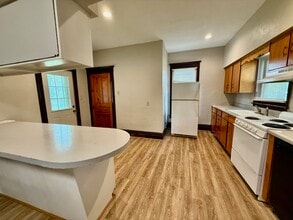 Building Photo - 602 1st St NW