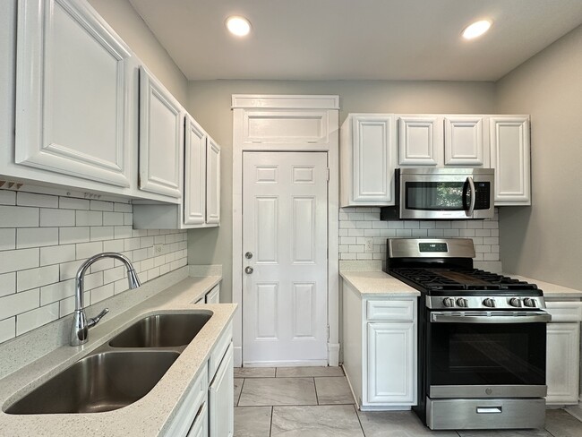 Building Photo - 4301 W Wrightwood Ave