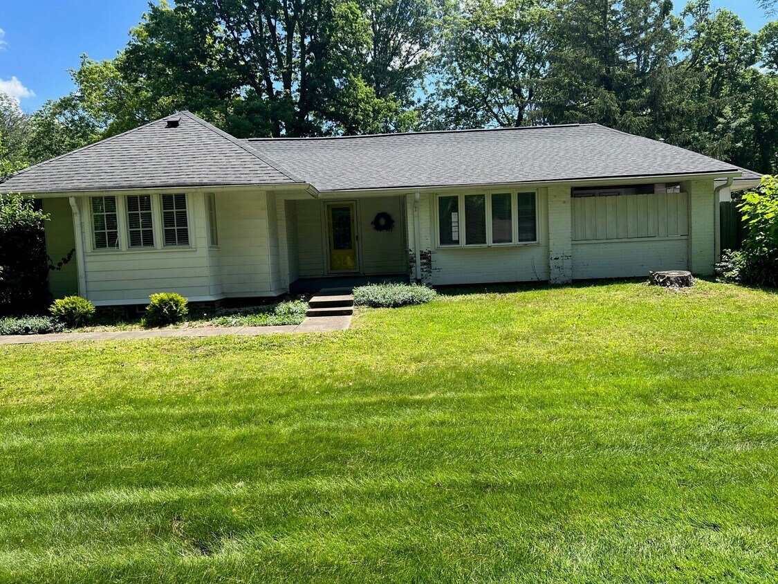 4035 Kessler Blvd E Dr, Indianapolis, IN 46220 House Rental in