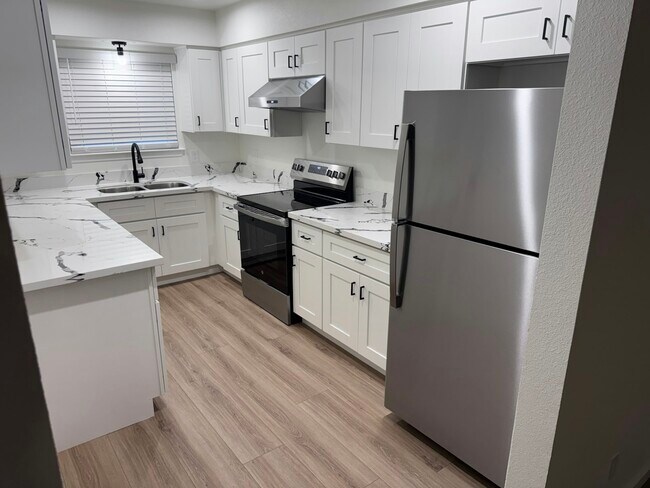 Foto del edificio - 2118 N Glenn Ave