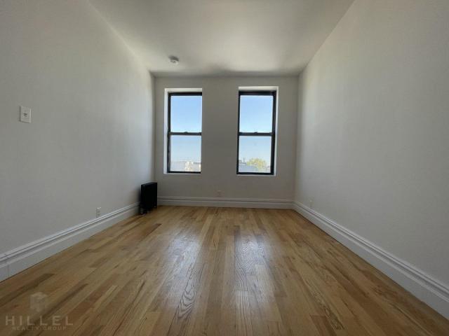 Foto del edificio - 2 bedroom in ASTORIA NY 11105