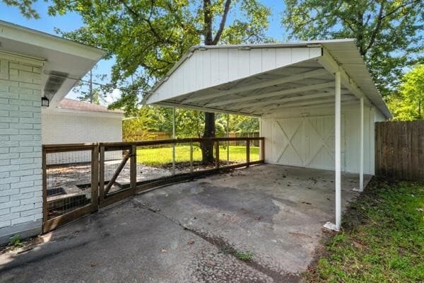 Building Photo - 10615 Twin Oak Dr