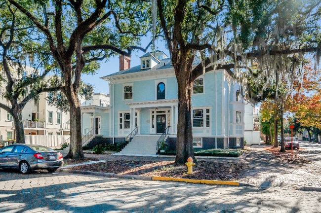 Foto del edificio - 121 W Hall St