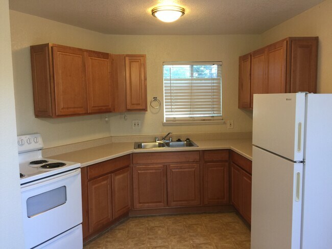 cocina - 15570 Gardenia Way