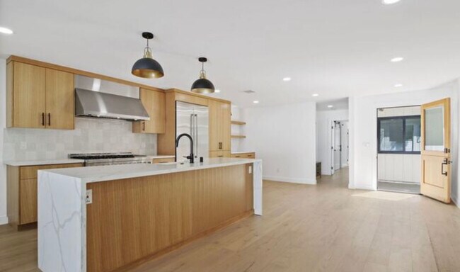 Building Photo - 5261 Allott Ave