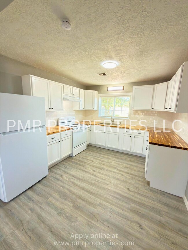 Building Photo - 2 Bedrooms/1 Bathroom House