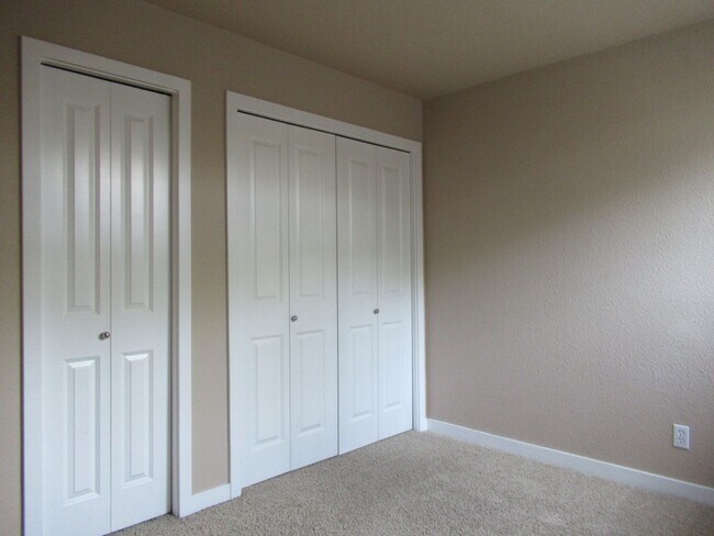 Foto del edificio - APPROVED APPLICANT- Ground floor Condo at ...