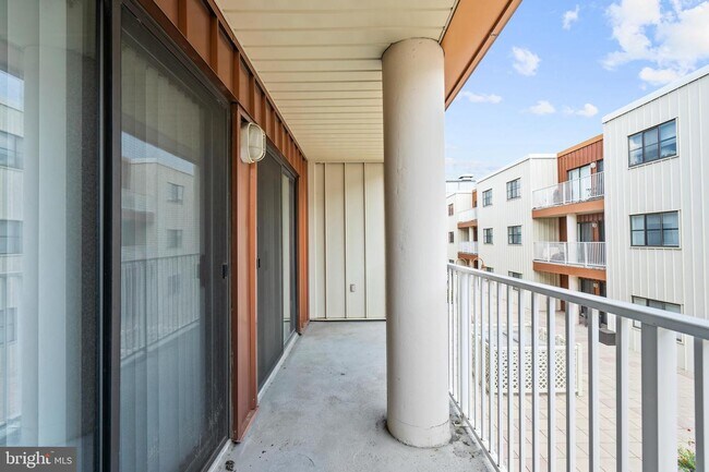 Building Photo - 2702 Lighthouse Point E
