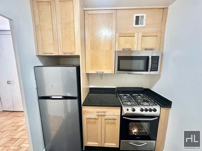 Building Photo - Fourth Avenue