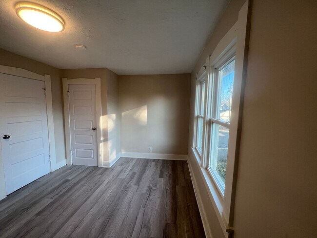 Foto del edificio - 898-900 E 13th Ave