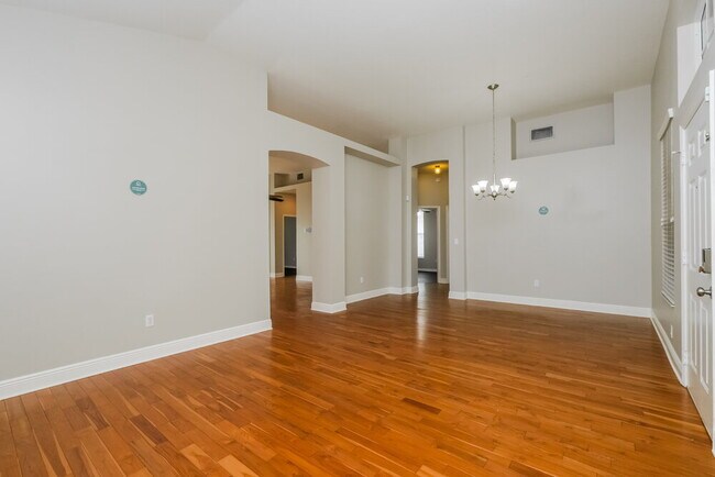 Foto del edificio - 725 Sand Ridge Dr