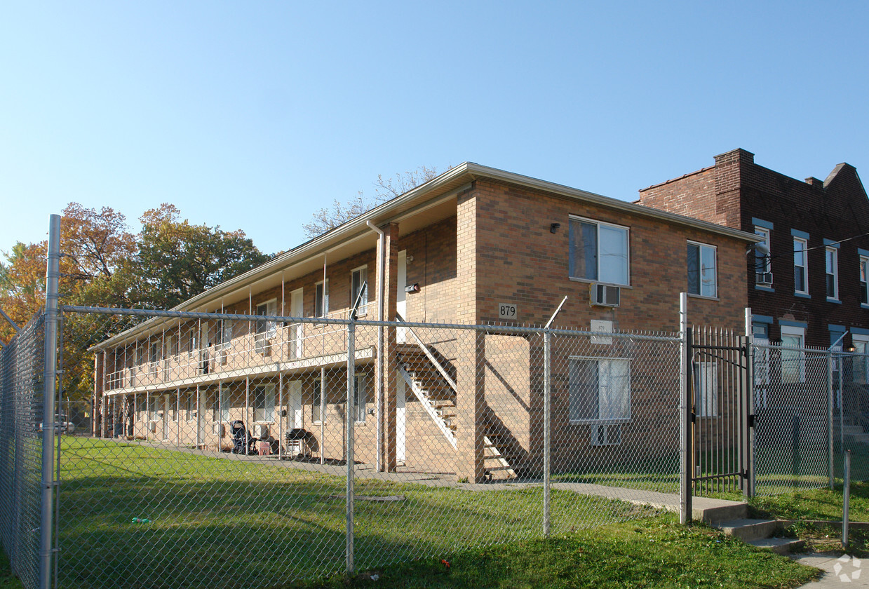 Building Front - 879 E Mound St