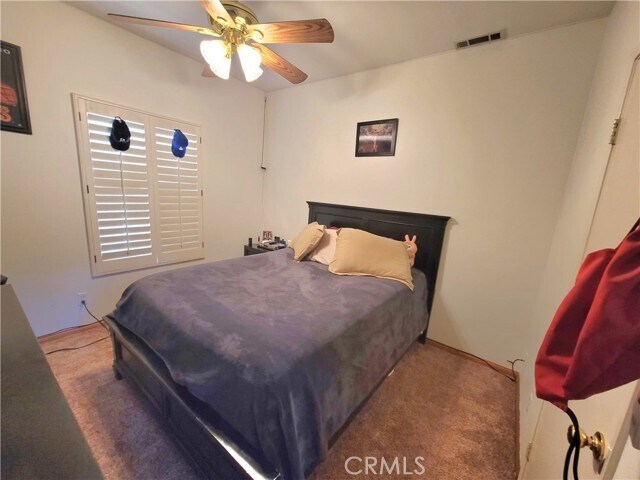 Foto del edificio - 5560 Barclay Ct