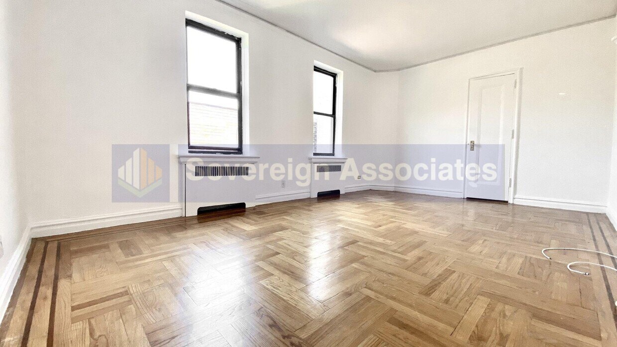 Building Photo - 116 Seaman Avenue