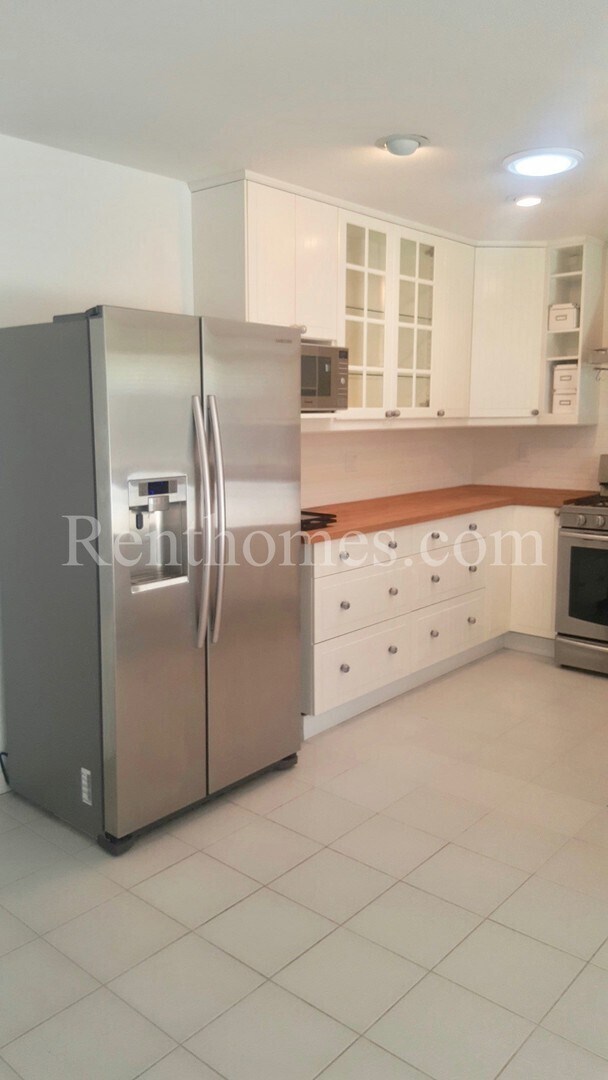 Building Photo - Mira Mesa, 10019 Knight Dr, Near Sorrento ...