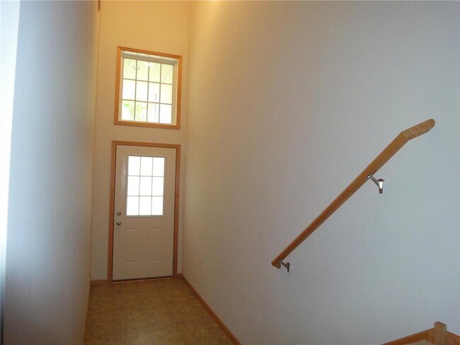 Building Photo - 11846 Emery Village Dr N