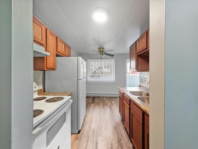 Building Photo - 350 S Main St