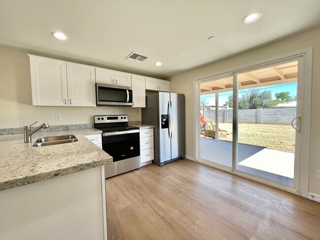 Building Photo - Fully Remodeled 3 Bd 2 Ba in Scottsdale!