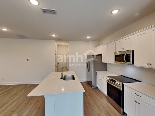 Foto del edificio - 5006 Twin River Dr