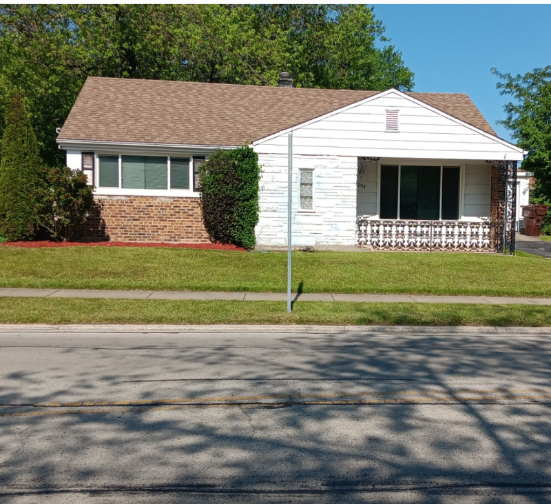 Primary Photo - 204 S Orchard Dr