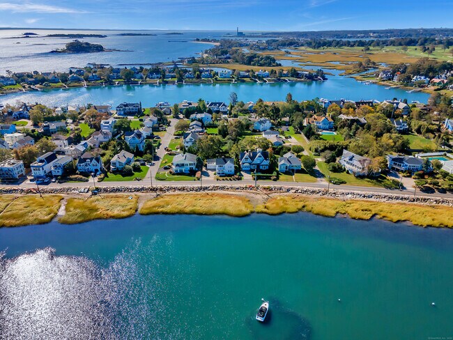 Foto del edificio - 42 Harbor Rd