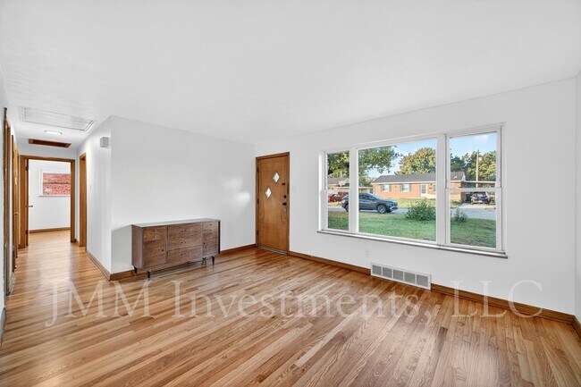 Foto del edificio - 4015 Greenmeadows Dr