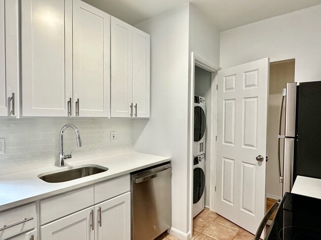 Building Photo - 209 W 108th St
