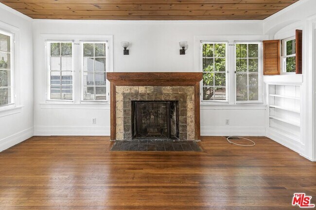Building Photo - 3860 Goldwyn Terrace