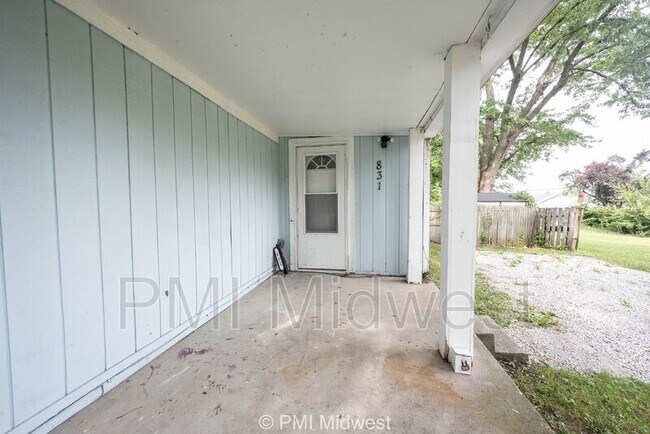 Building Photo - 831 S Webster St