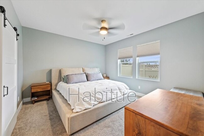 Building Photo - 917 E Bissett St