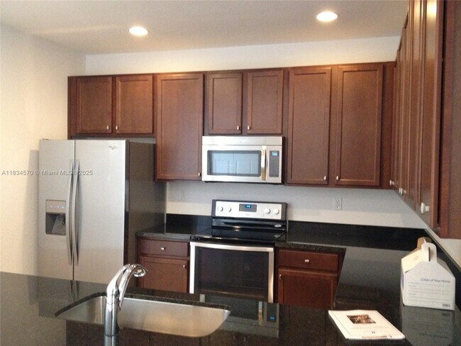 Foto del edificio - 983 SW 147th Ave