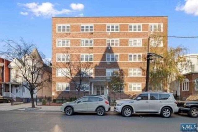 Primary Photo - 154 Bowers St