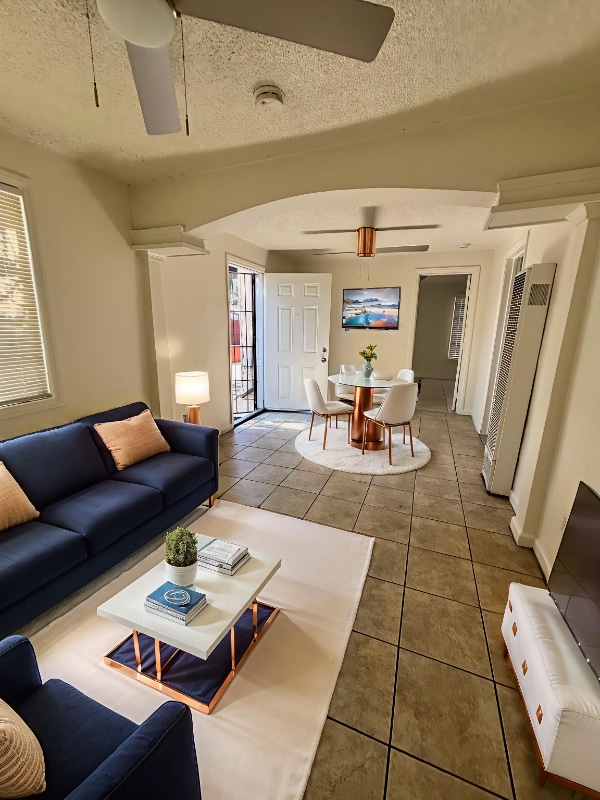 Photo - 1402 N Willowbrook Ave Apartment