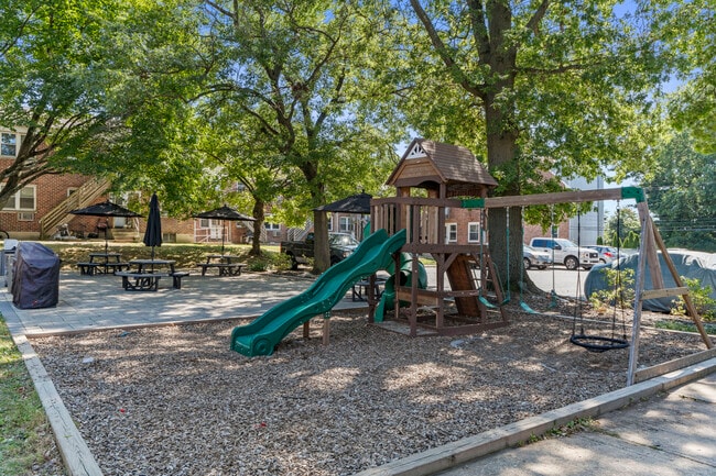 Foto del edificio - 66 Blachley Rd