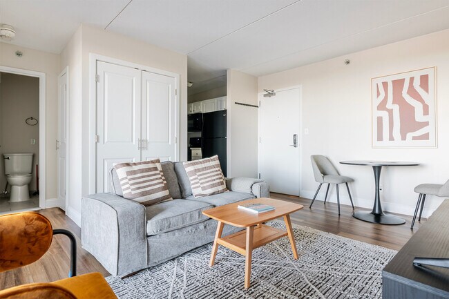 Foto del edificio - 812 Memorial Dr