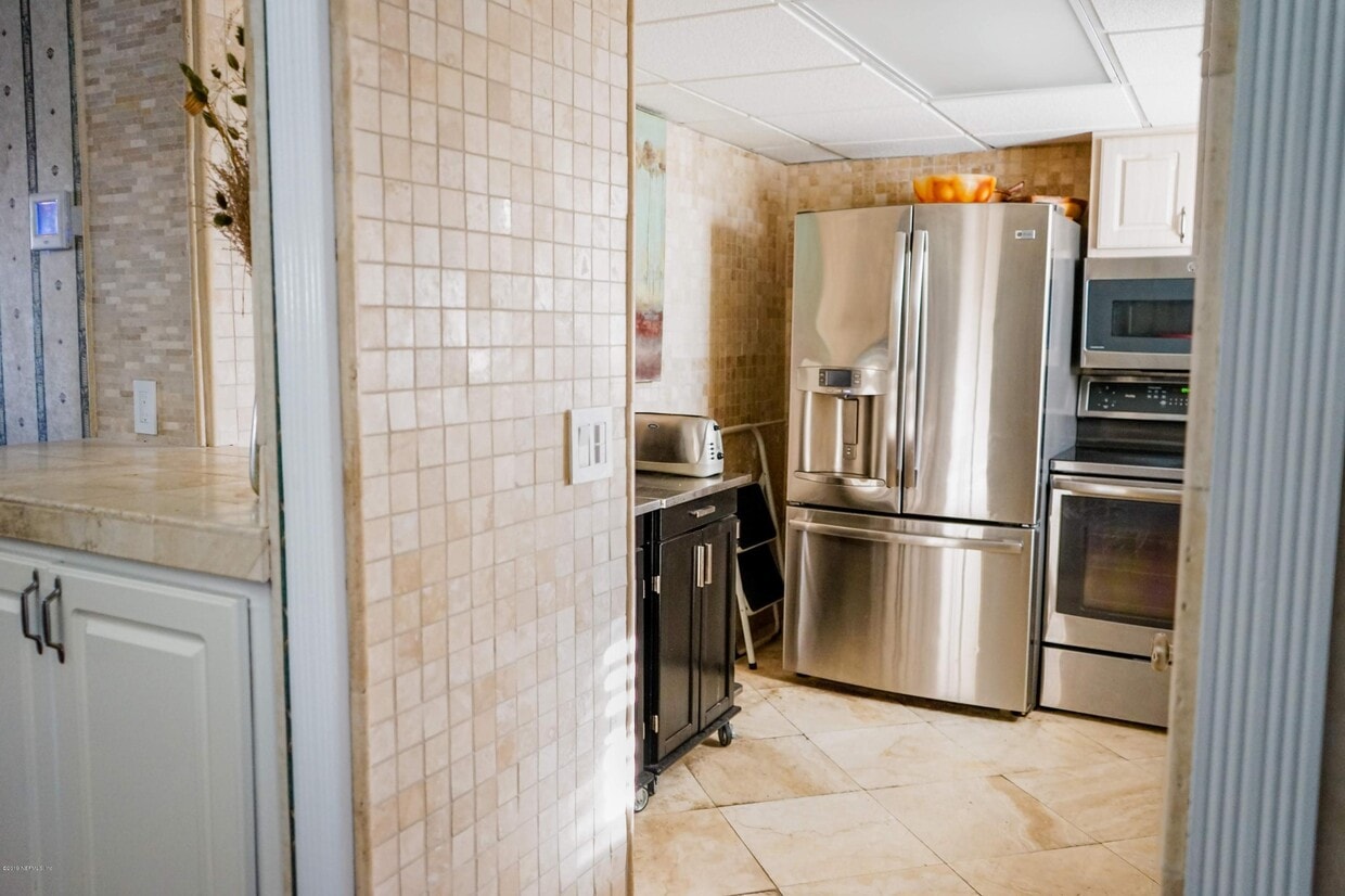 Primary Photo - 695-A1A A1A N