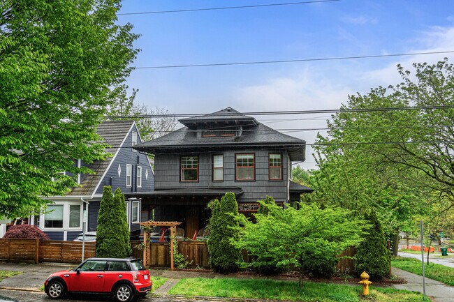 Foto del edificio - 804 19th Ave