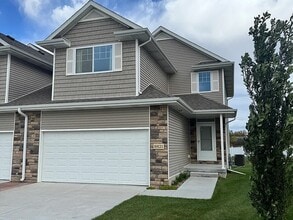 Building Photo - 8821 Ridge Hollow Dr