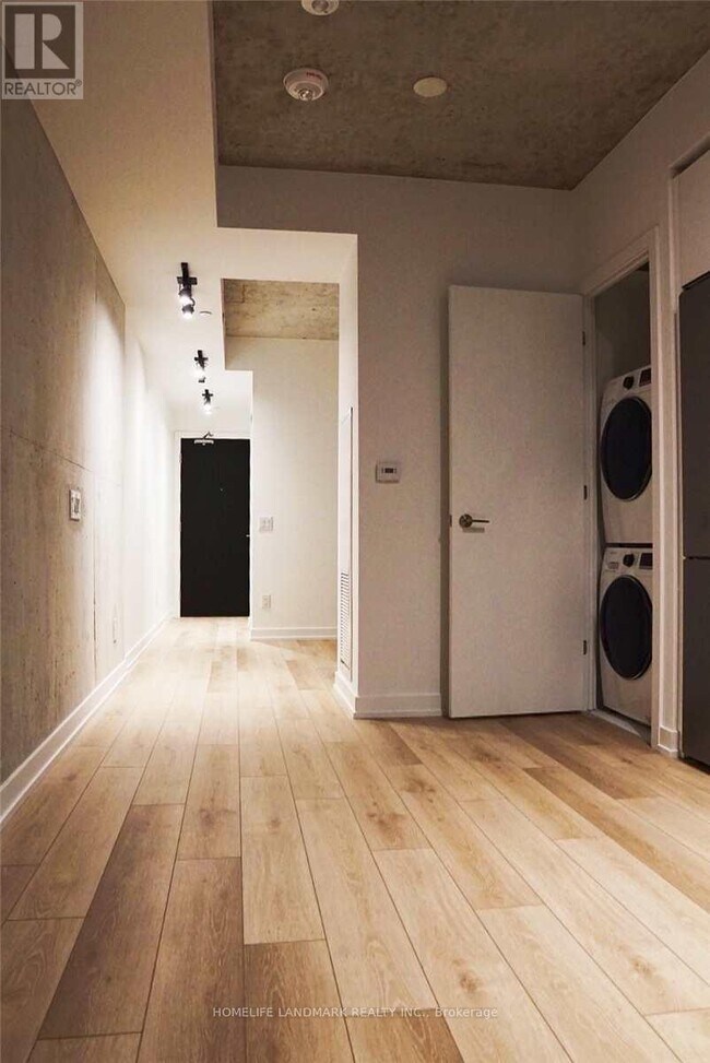 Photo du bâtiment - 458 Richmond St W