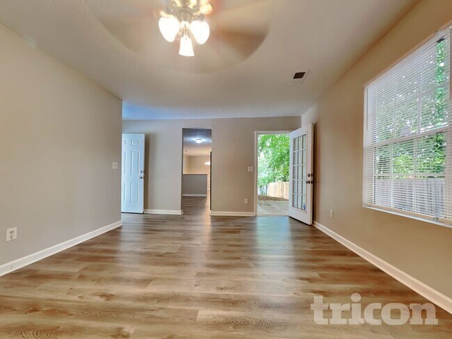 Foto del edificio - 5950 Crescent Ridge Ct